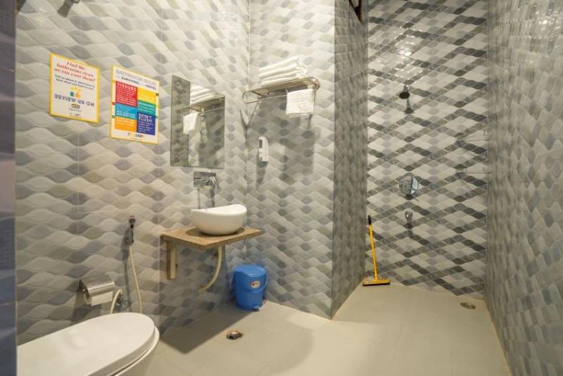 Bed in 4 Bed Female Only AC Dormitory Room with Ensuite Bathroom 1