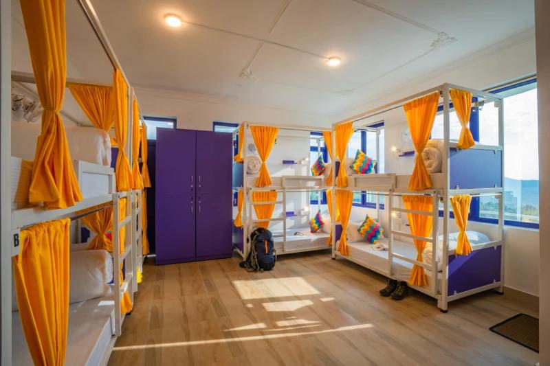 Bed in 10 Bed Mixed Dormitory Room with Ensuite Bathroom 1
