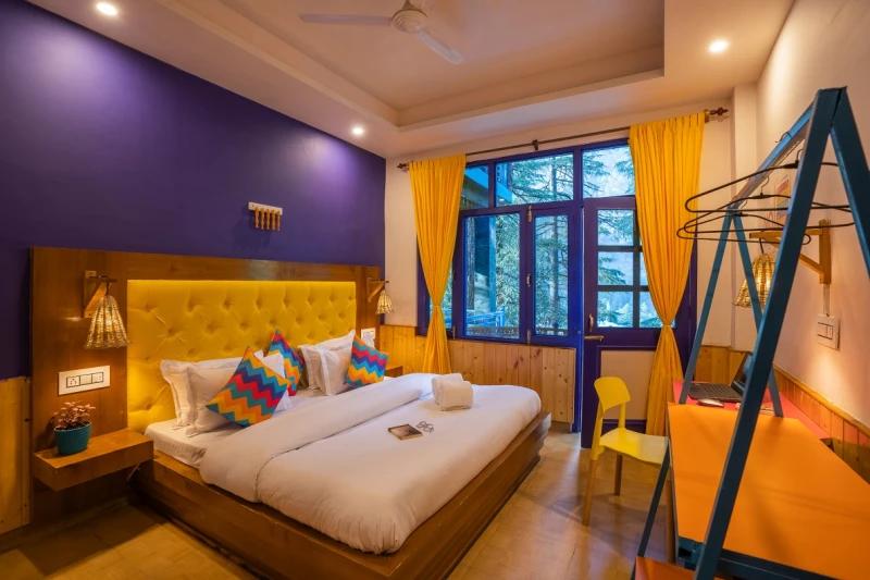 Deluxe Private Room with Ensuite Bathroom with View and Premium Balcony 1